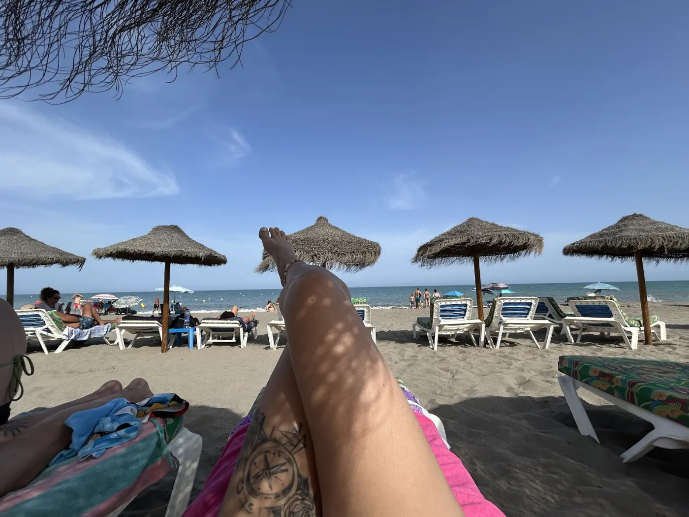 Vista desde una hamaca hacia el mar